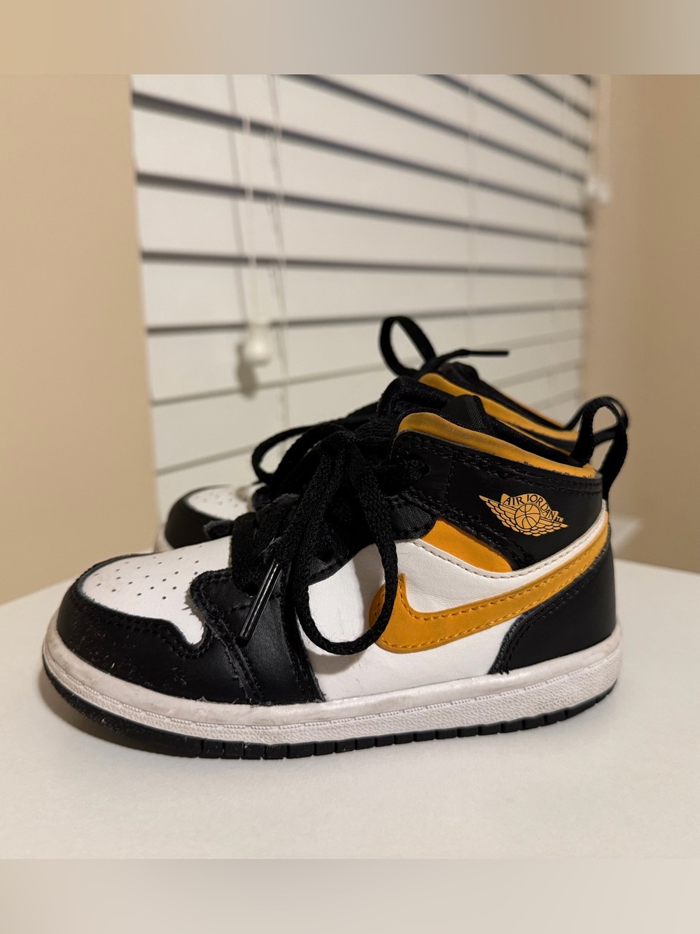 Kids Nike Jordan 1 Mid White Pollen Black
